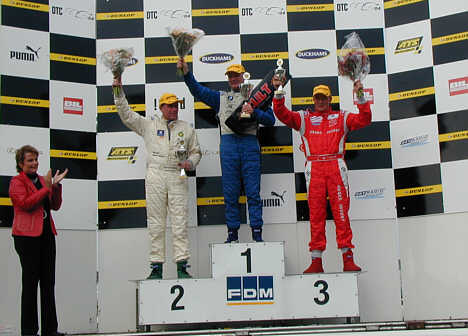 Vinderne af DTC Cuppen:
Mike Legarth, Michael Carlsen (2) samt Jens Reno Møller (3).
(Foto: Motorsporten.dk)